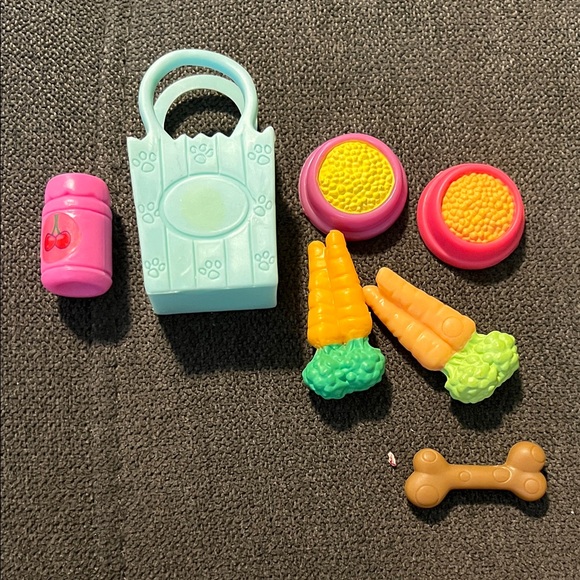 Littlest Pet Shop Playset with Pink and Blue Accessories - Picture 1 of 1